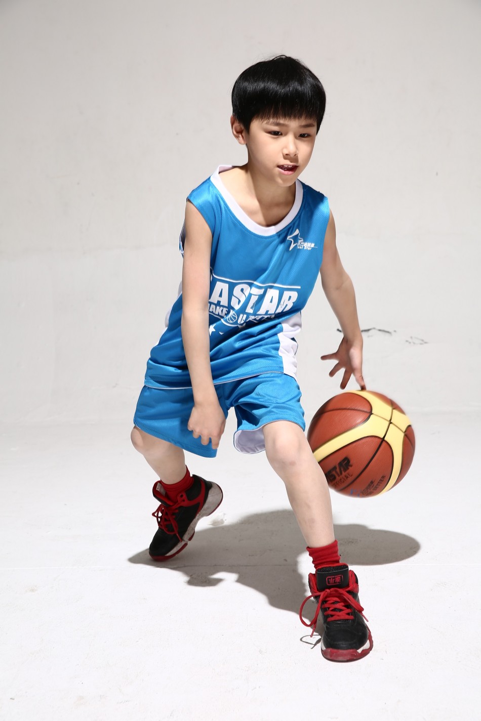 篮球场最萌双胞胎少年