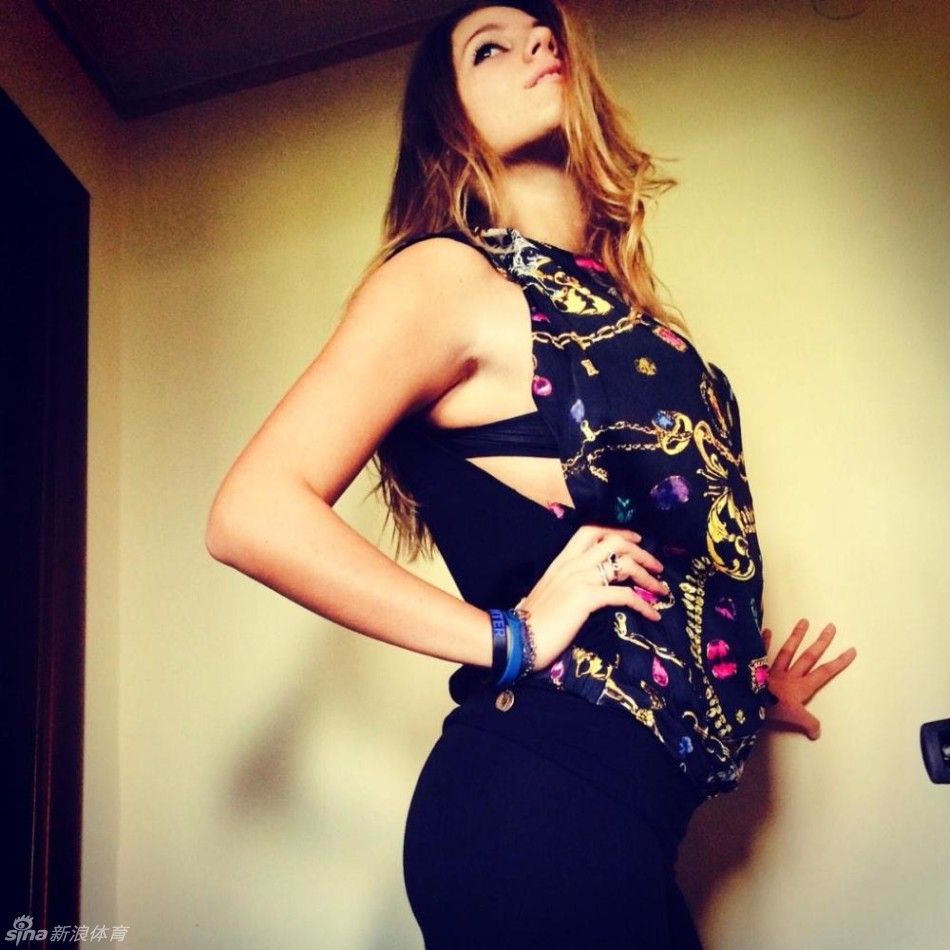 国米教母火辣私房照 巨乳小蛮腰性感爆棚