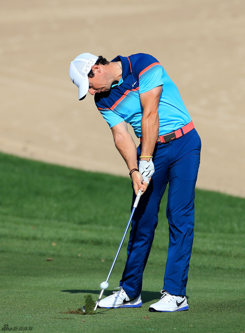 麦克罗伊击球瞬间