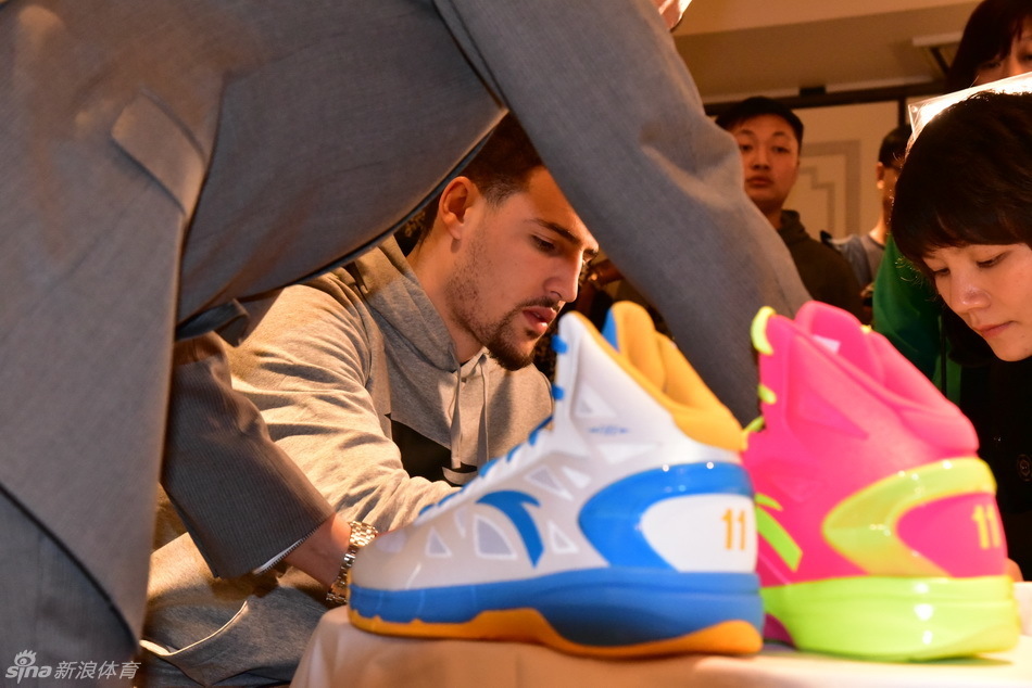 安踏签约汤普森发布会_高清图集_新浪网