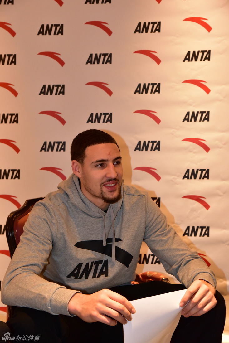 安踏签约汤普森发布会