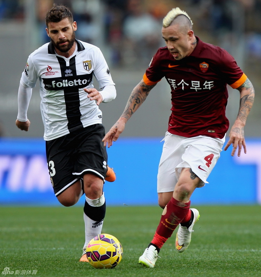 罗马穿中文球衣拜个早年_高清图集_新浪网