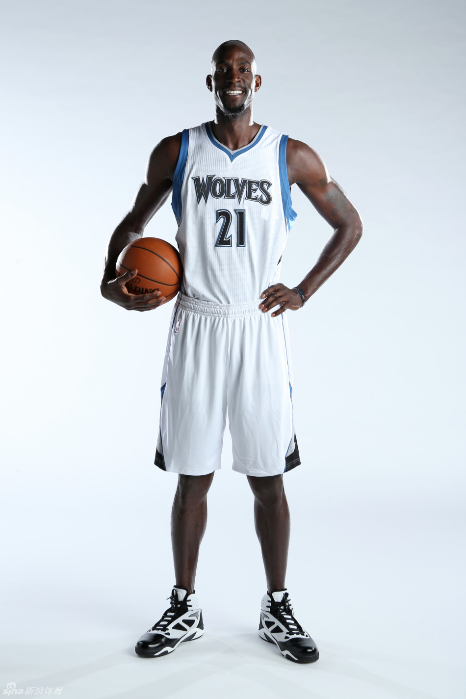 加内特回归森林狼拍宣传照_高清图集_新浪网