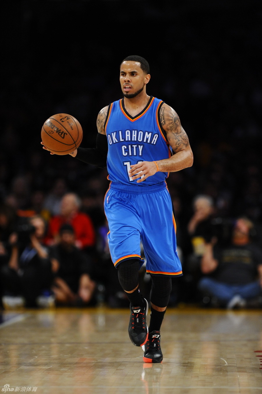 萨克雷轻舒猿臂