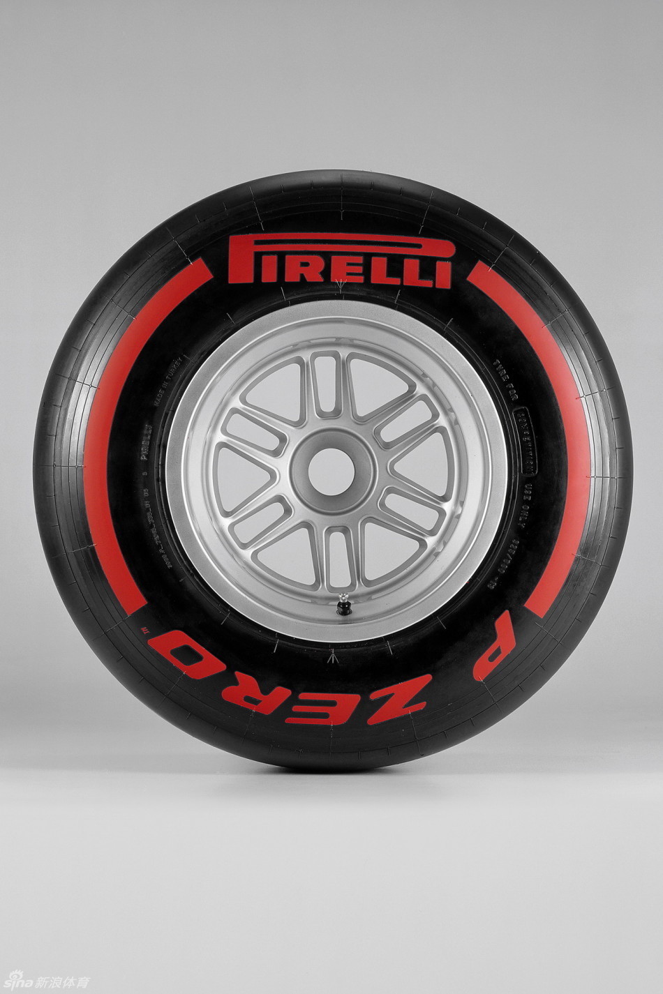 倍耐力发布2015款f1轮胎_高清图集_新浪网