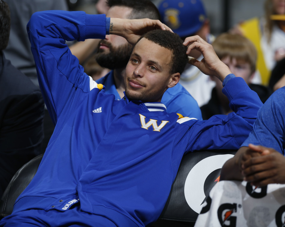 让我们回顾一下萌神nba赛场萌萌哒瞬间.