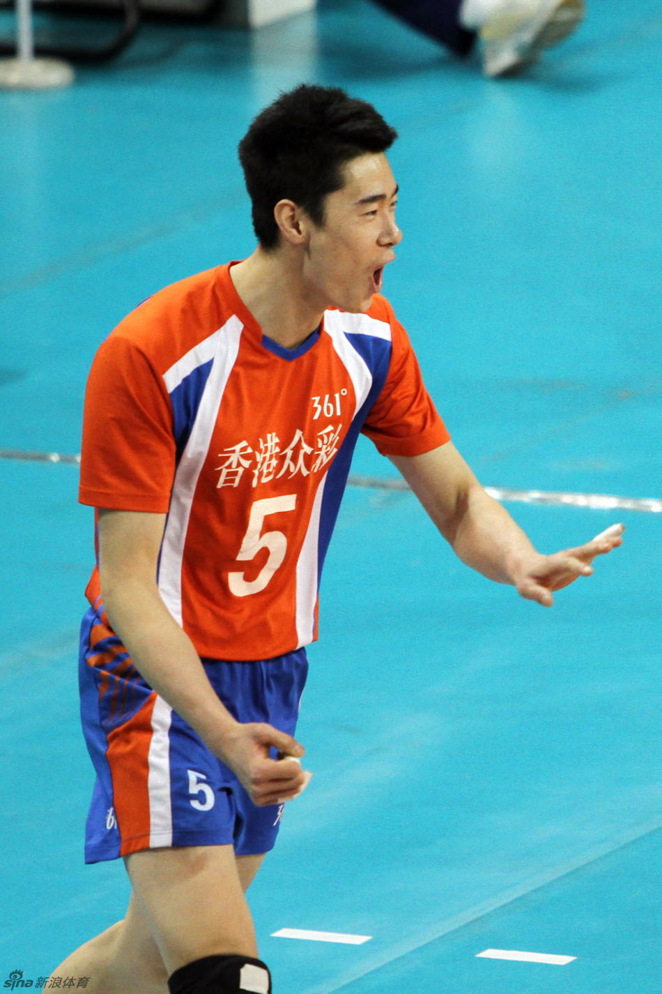 球迷镜头里的山东男排比赛篇_高清图集_新浪网