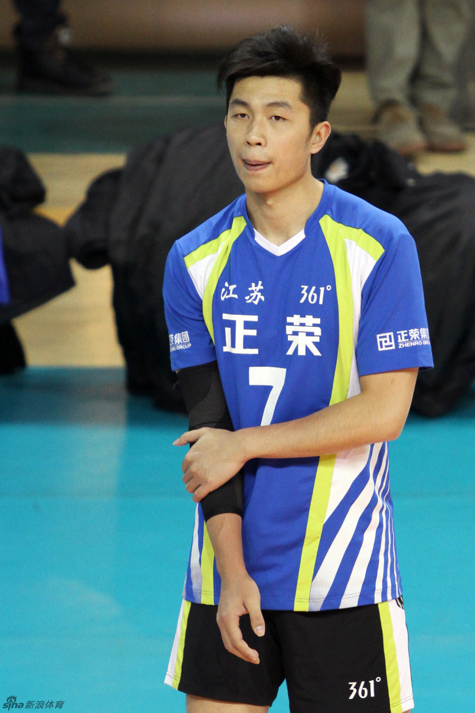 球迷镜头里的江苏男排_高清图集_新浪网