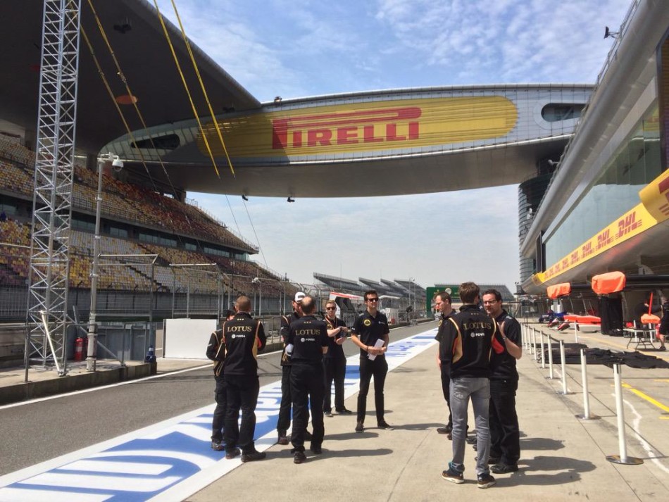 路特斯车队走赛道