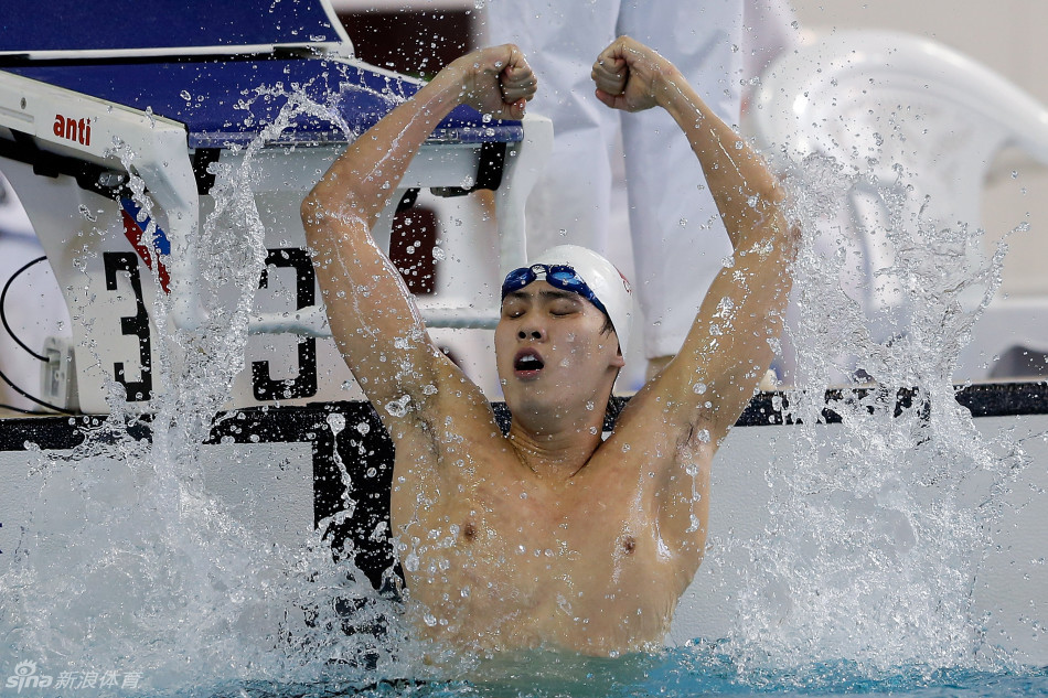 中国游泳新蛙王李响帅气照_高清图集_新浪网