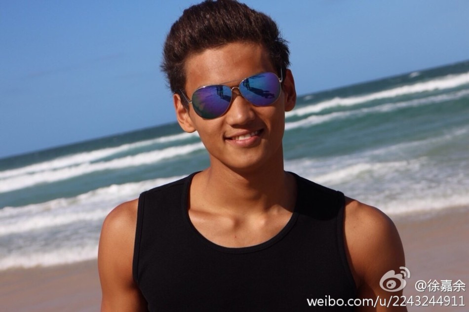 泳坛呆萌小将徐嘉余帅气照_高清图集_新浪网