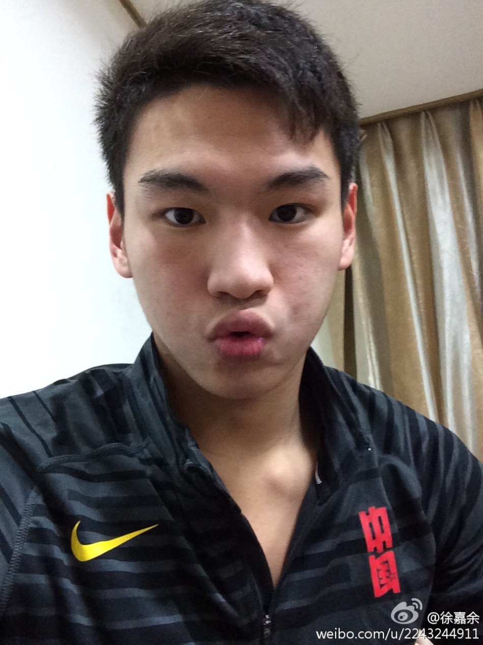 泳坛呆萌小将徐嘉余帅气照_高清图集_新浪网