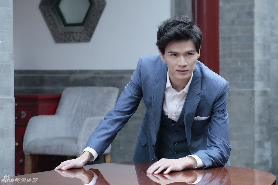 鲍春来加盟舞台剧帅气秒杀朱孝天_高清图集_新浪网