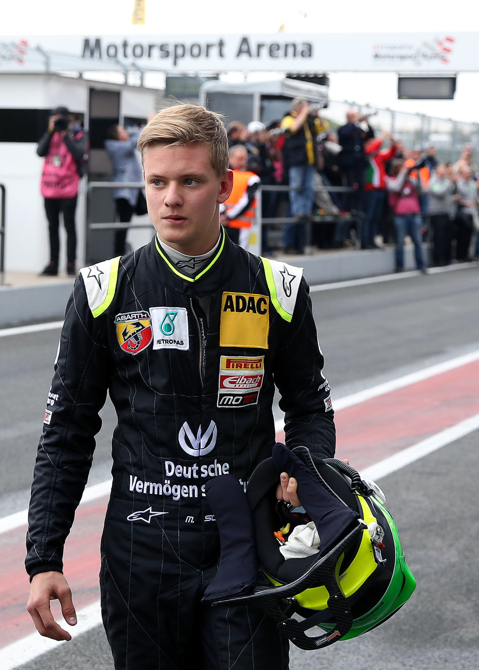 舒马赫儿子米克f4首秀获胜_高清图集_新浪网