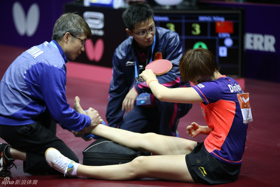 新浪体育直击丁宁受伤