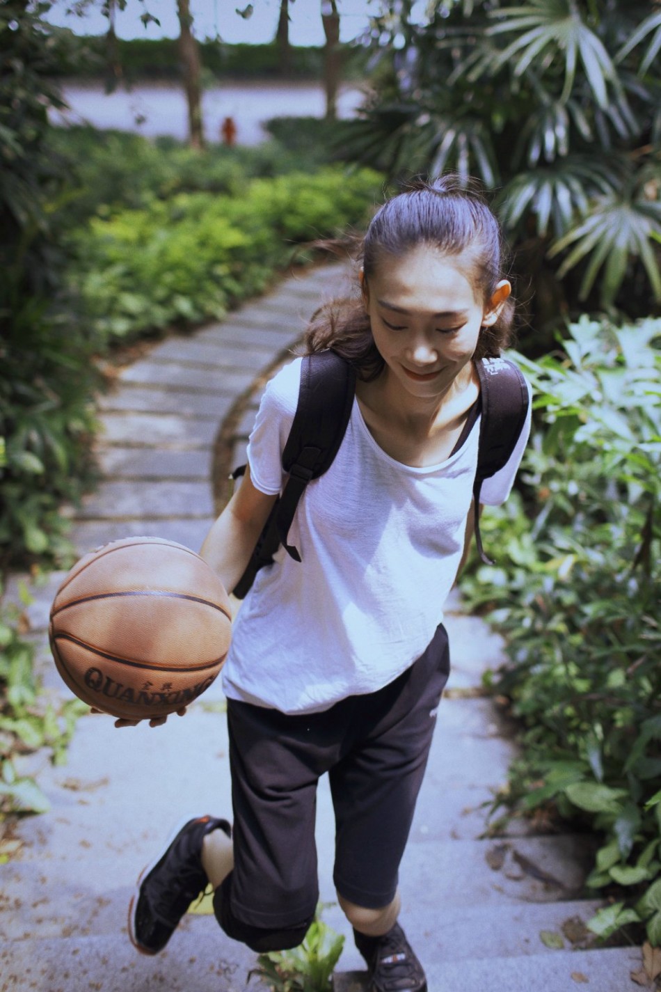 模特蓝梓艺的篮球之路