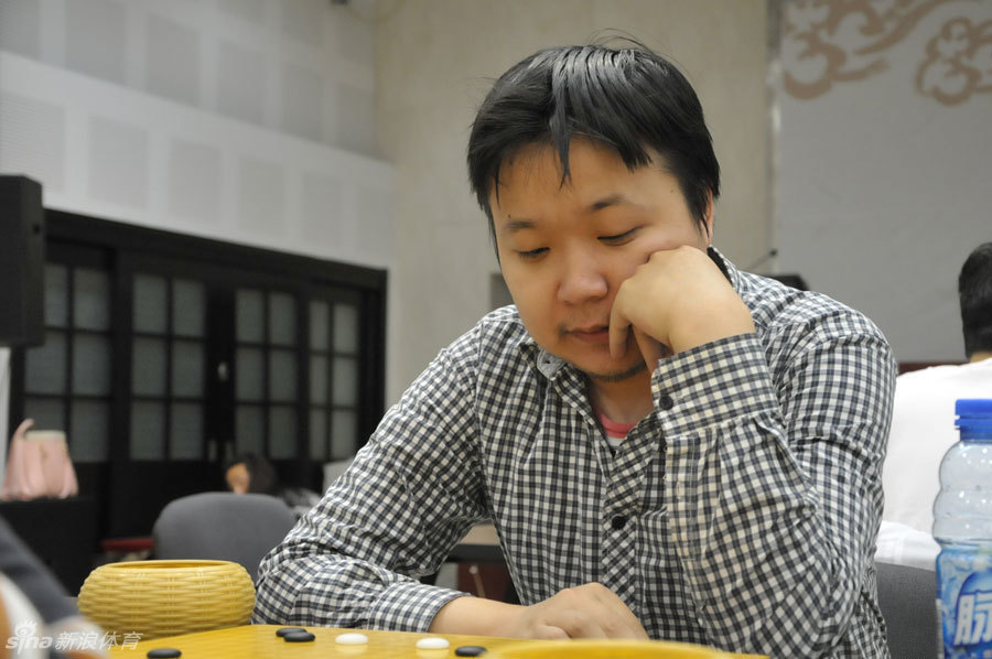 第28届中国名人战本选第2轮在中国棋院进行,罗洗河奇特开局对阵安冬旭