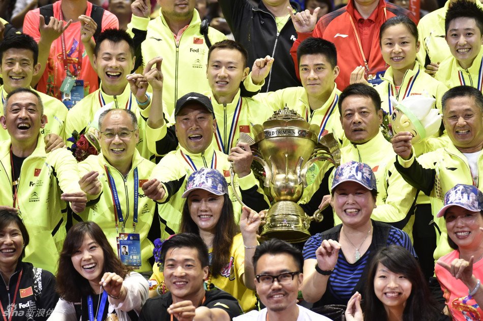 苏杯颁奖仪式中国捧杯