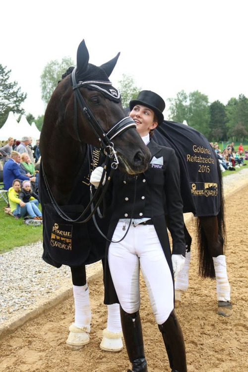 妻子马术赛首秀夺金 穆勒温馨陪伴_高清图集_新浪网