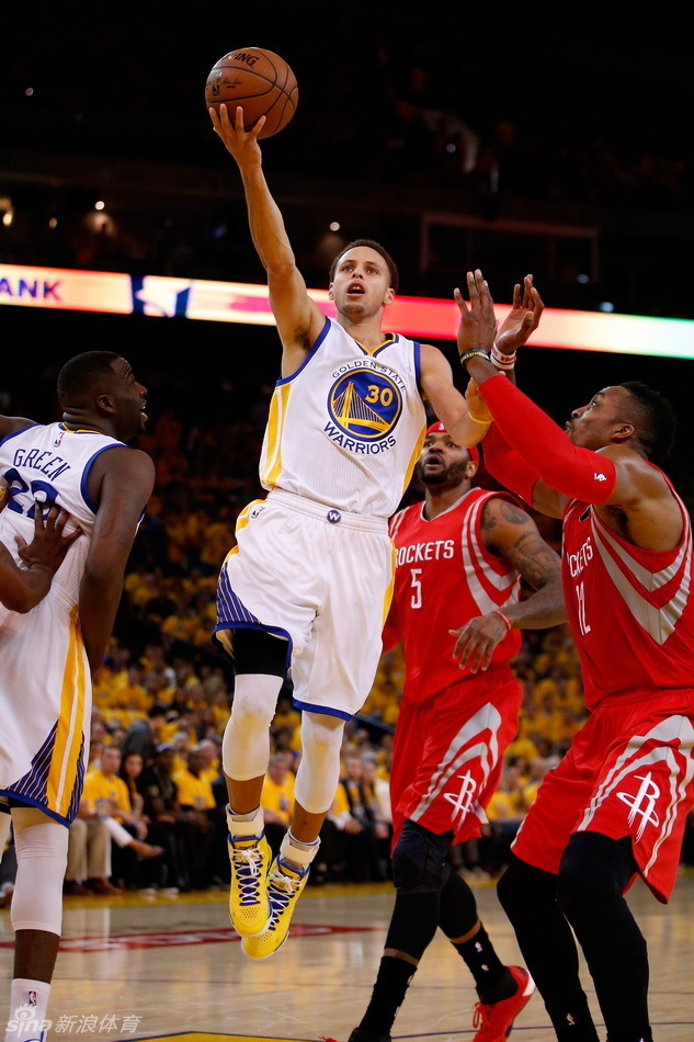 库里33分哈登关键失误火箭0-2