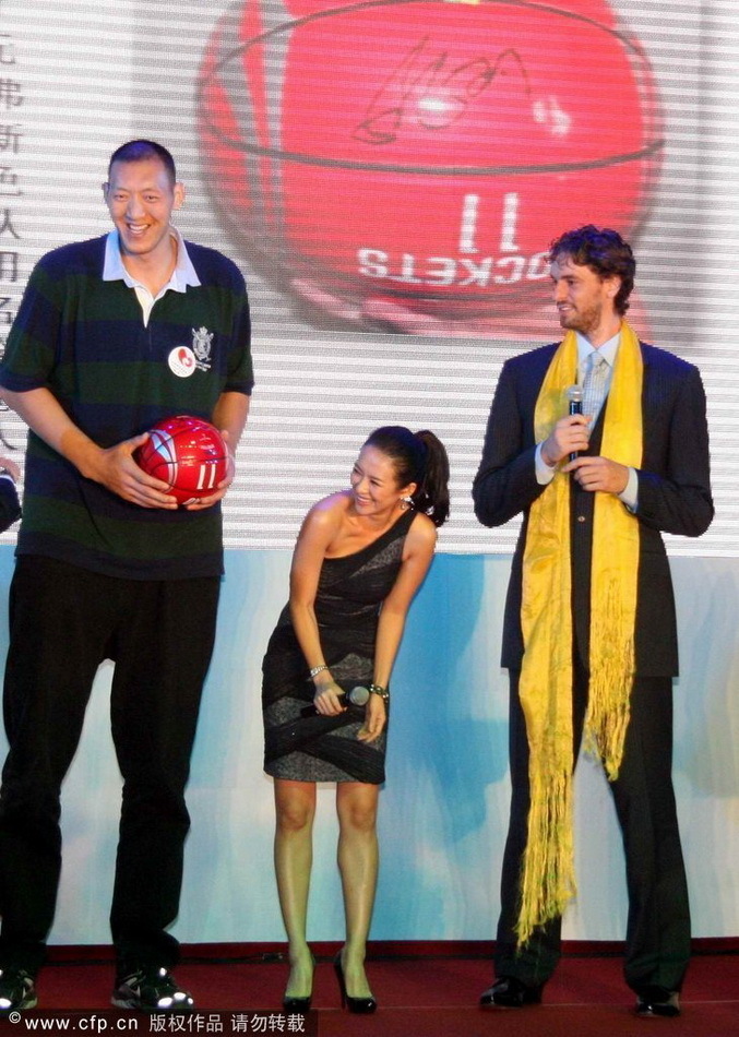 那些和"巨人"孙明明合影的名人