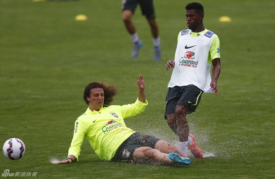 大卫路易斯滑铲