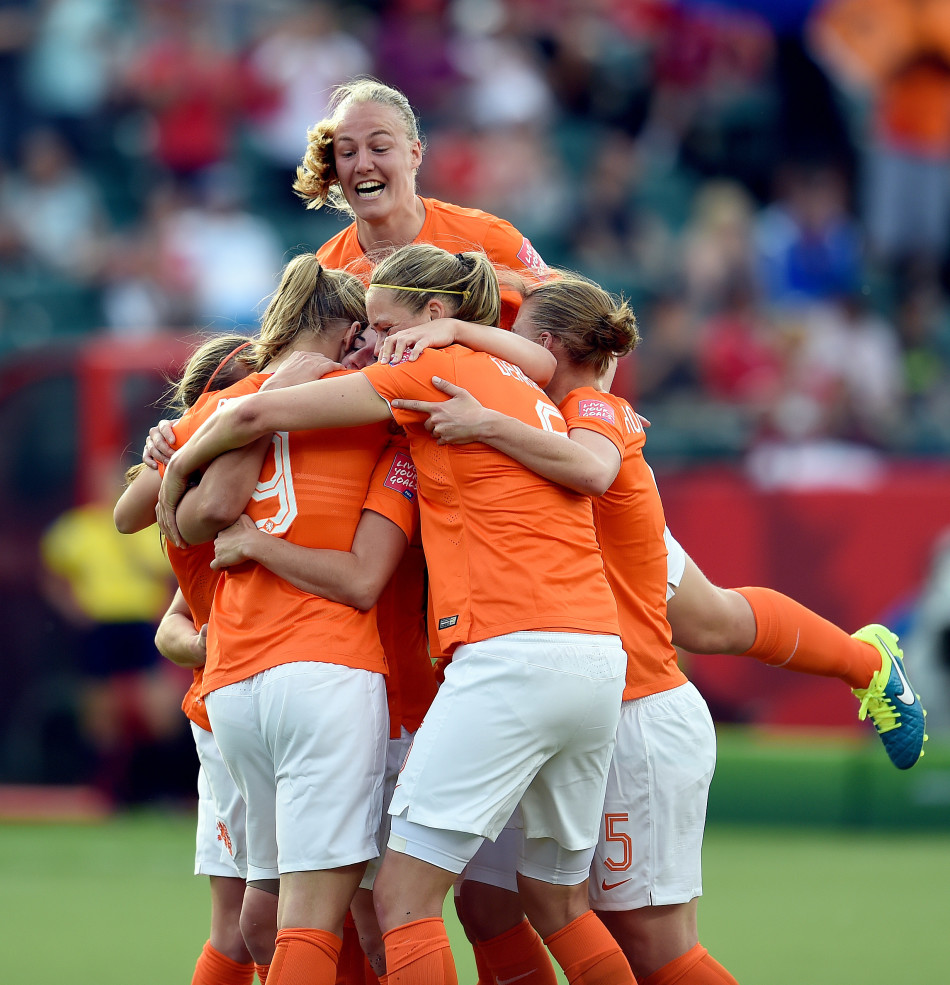 6月6日,2015女足世界杯赛a组小组赛中,荷兰队对阵新西兰队.