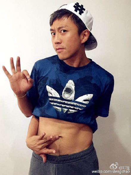 大咖秀:恶搞炫腹强行反手摸肚脐_高清图集_新浪网