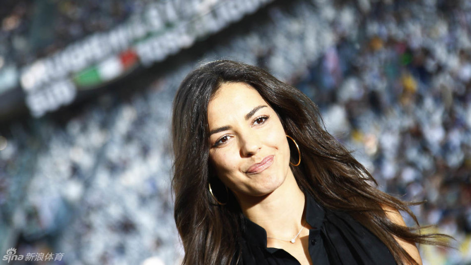 尤文教母性感私房照iii_高清图集_新浪网