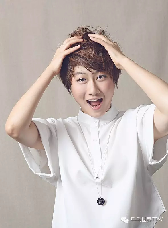 丁宁拍画报展现别样柔美风情