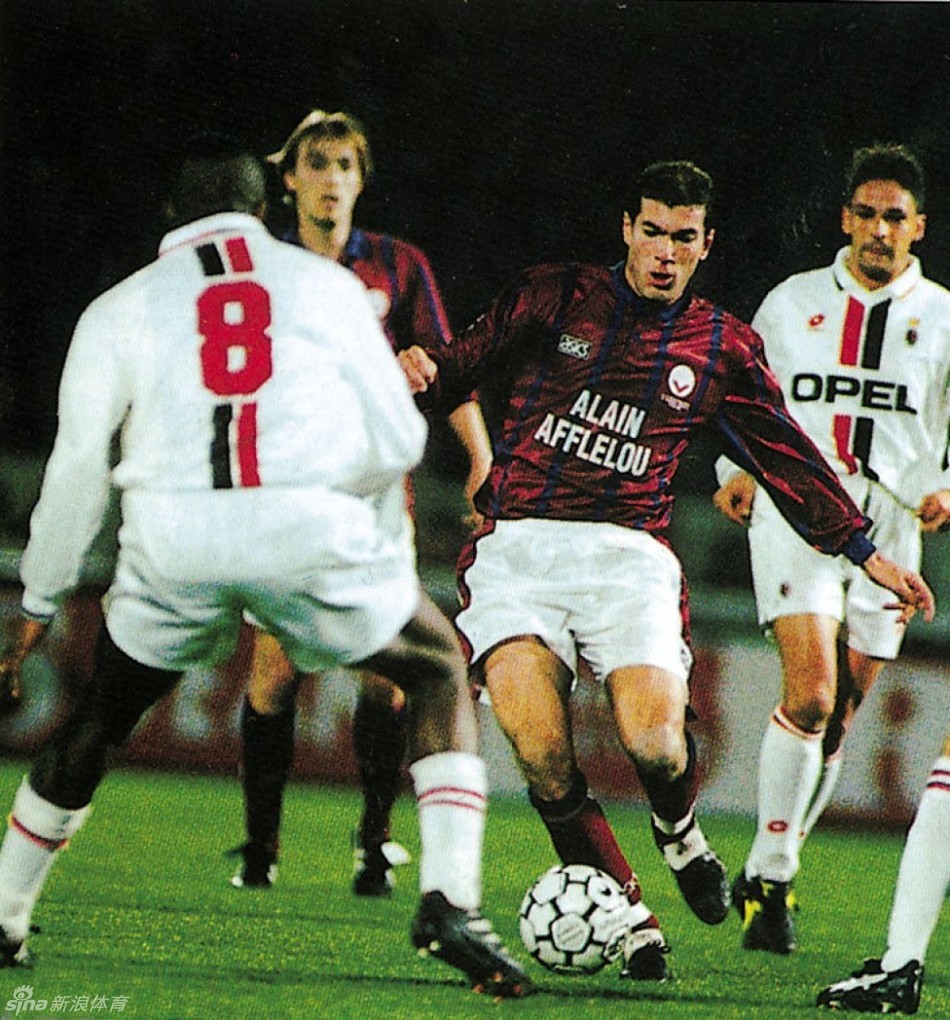 2015年6月23日,前皇马球星齐达内迎来了自己的43岁生日.