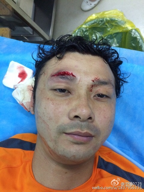 汪强发自拍为鲁能加油_高清图集_新浪网