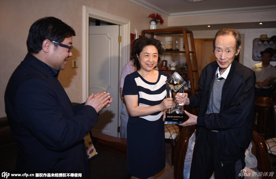 受中信国安集团公司李士林董事长委托,国安集团公司领导罗宁,夏桂兰等