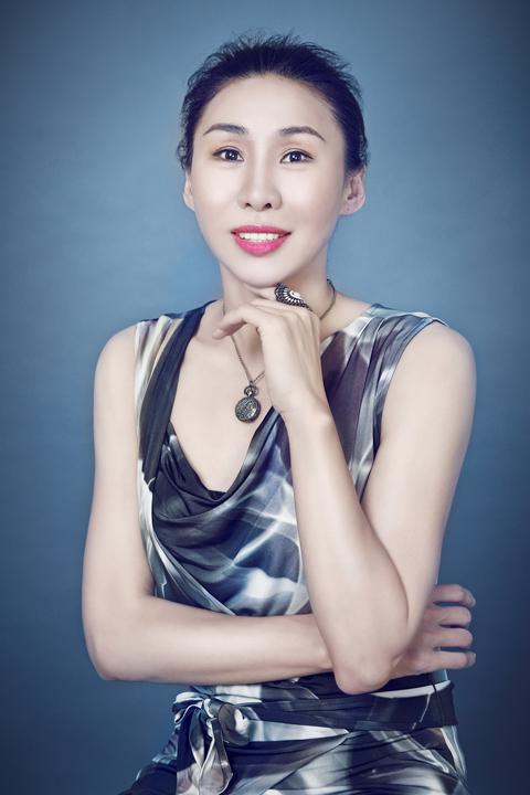 苗立杰拍柔美写真