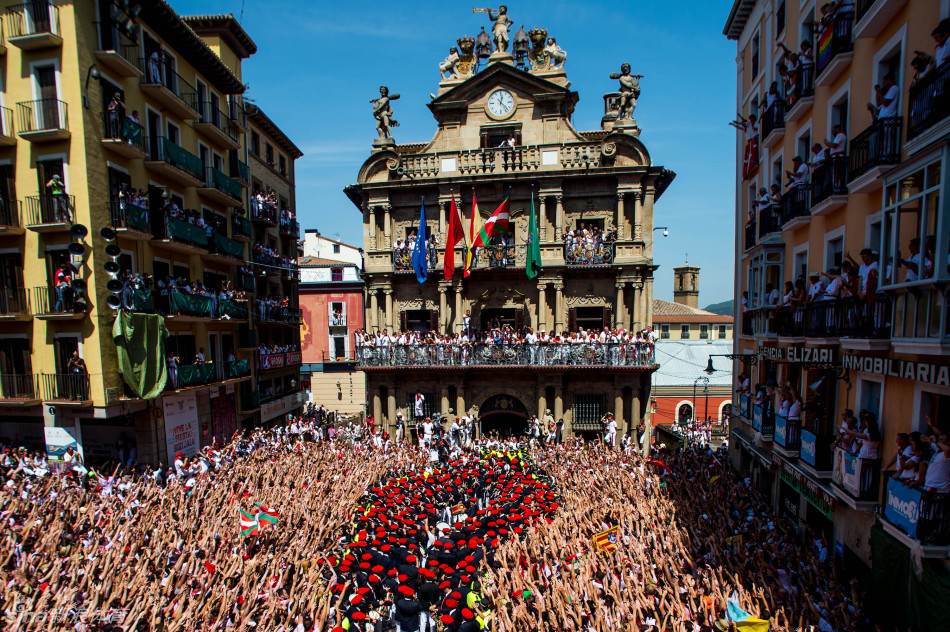 西班牙圣费尔明奔牛节_高清图集_新浪网