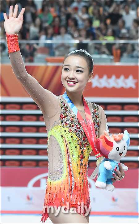 孙妍在大运会全能夺冠_高清图集_新浪网