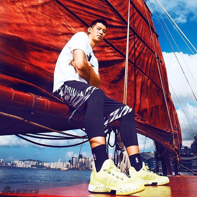 林书豪正式亮相夏洛特黄蜂队