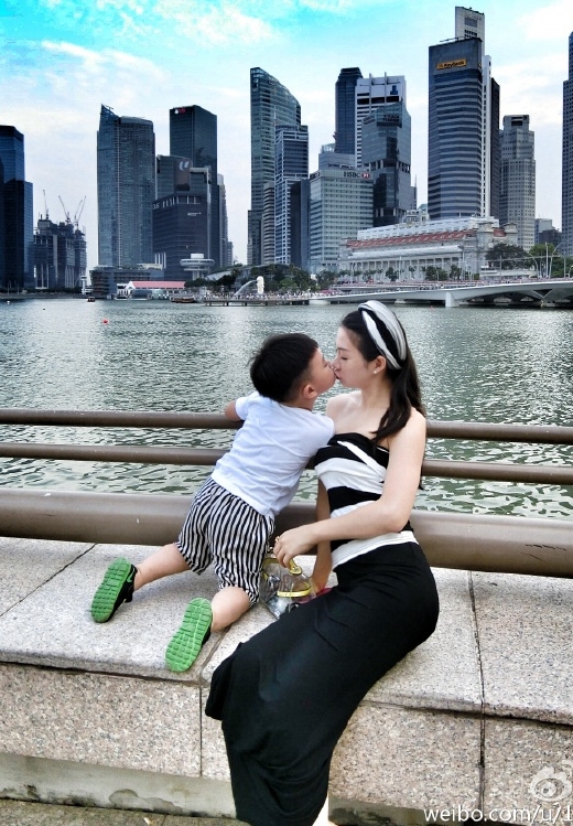 孙祥娇妻晒美照微露香肩_高清图集_新浪网