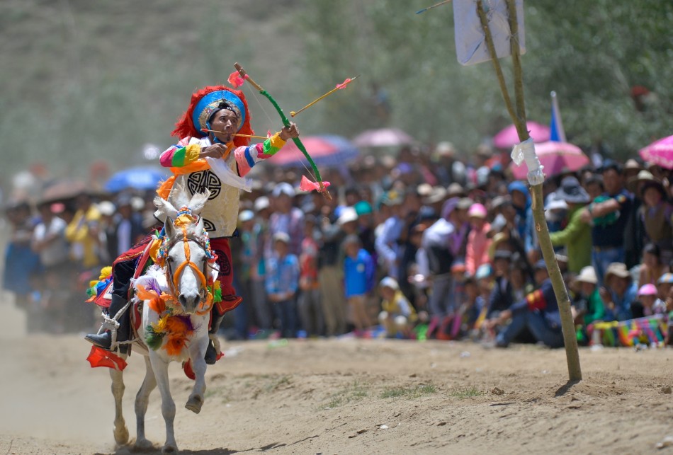 西藏"望果节"赛马表演_高清图集_新浪网