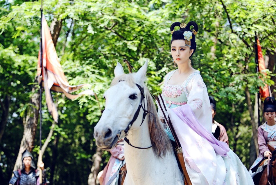 马背上的女神范冰冰