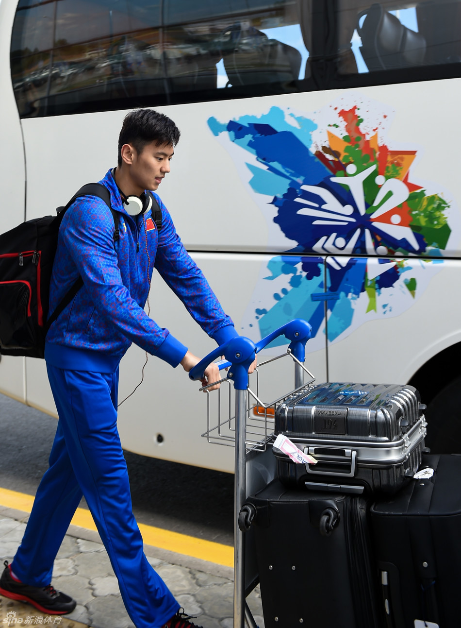 宁泽涛现身喀山机场