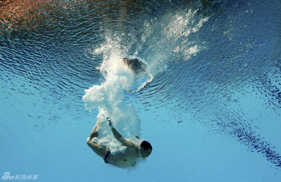 何超跳水三米板摘金_高清图集_新浪网