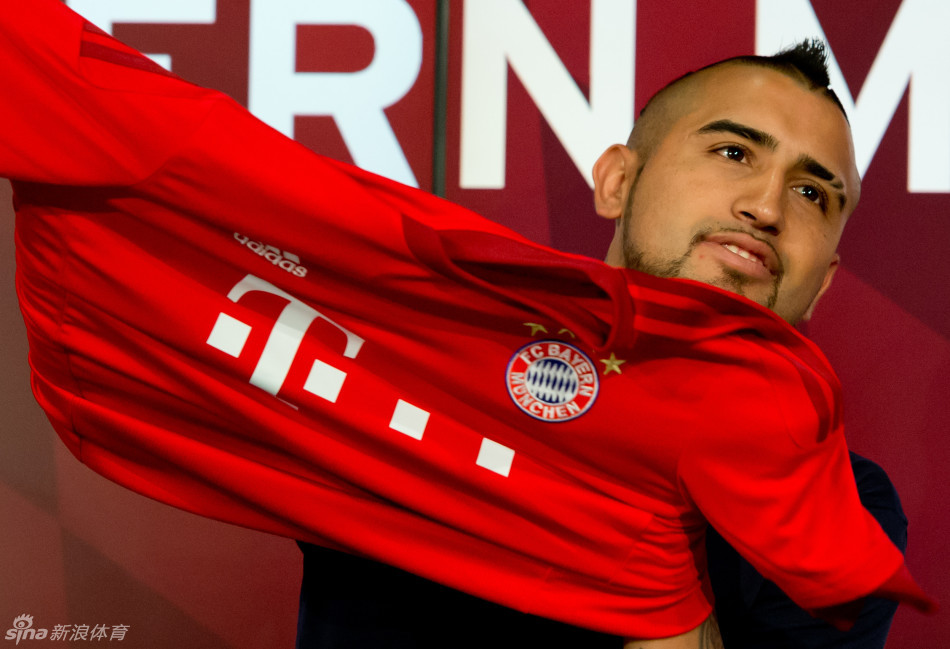 比达尔正式亮相拜仁