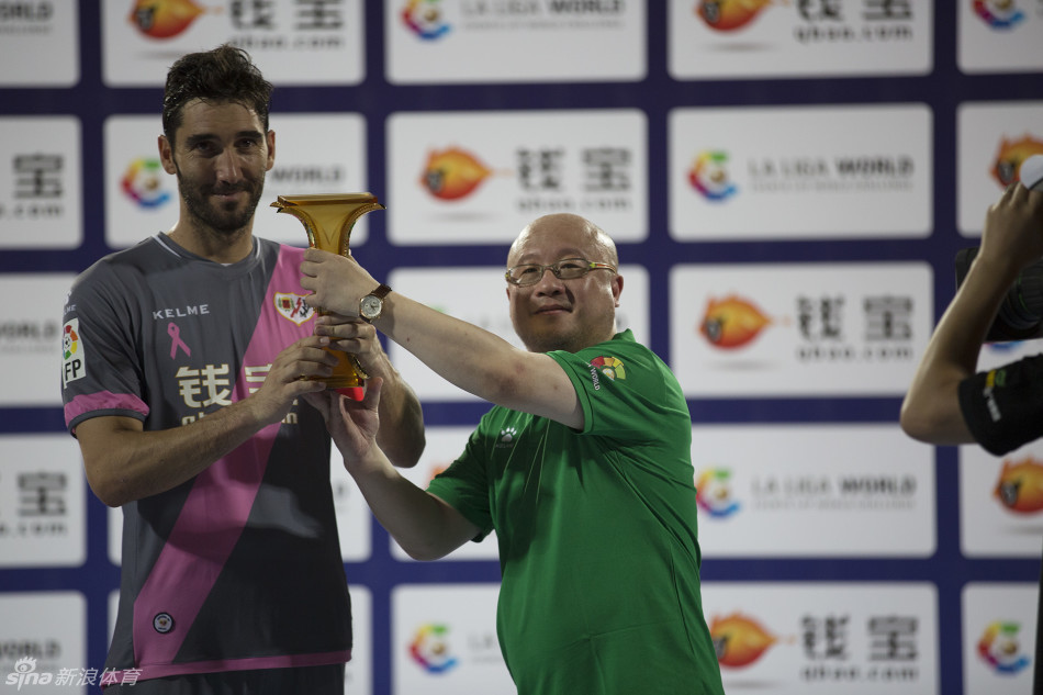 张呈栋正式亮相巴列卡诺_高清图集_新浪网