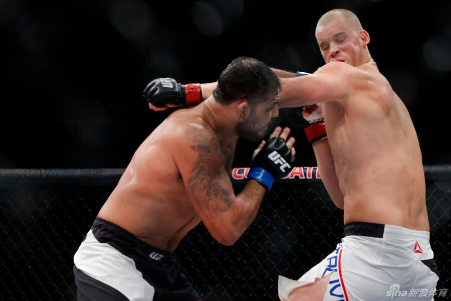 ufc190精彩集锦罗西顶级拳法ko科雷娅_高清图集_新浪网