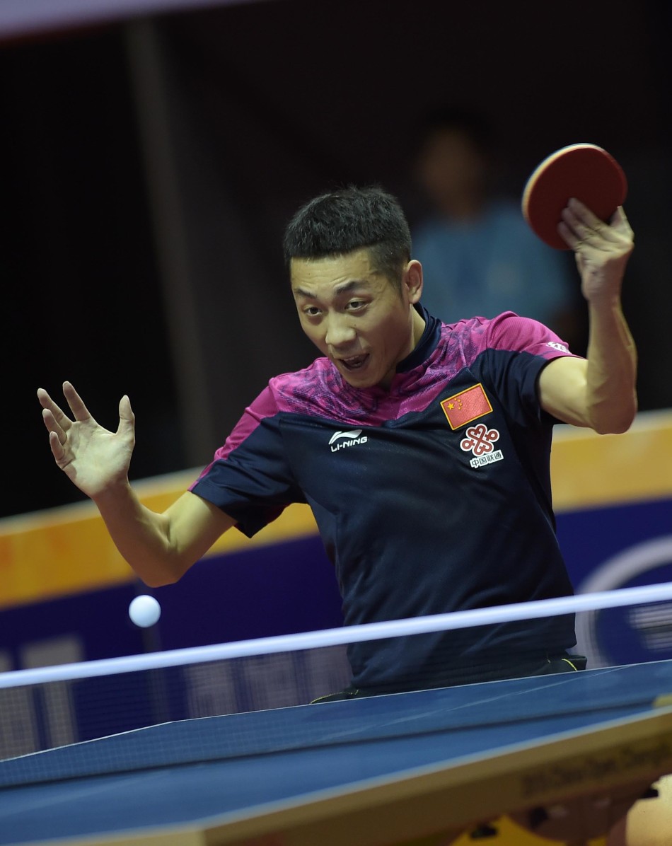 当日,在四川省都江堰市举行的2015年中国乒乓球公开赛男子单打半决赛