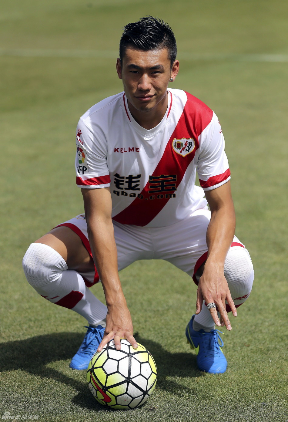 北京时间8月7日,中国球员张呈栋跟随新东家巴列卡诺亮相西班牙马德里.