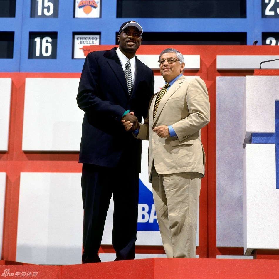 北京时间8月12日,1999年nba状元秀,今年36岁的老将埃尔顿-布兰德正式