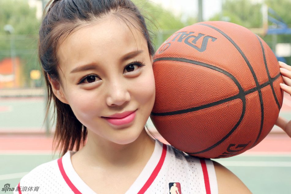 艾弗森女球迷球场写真