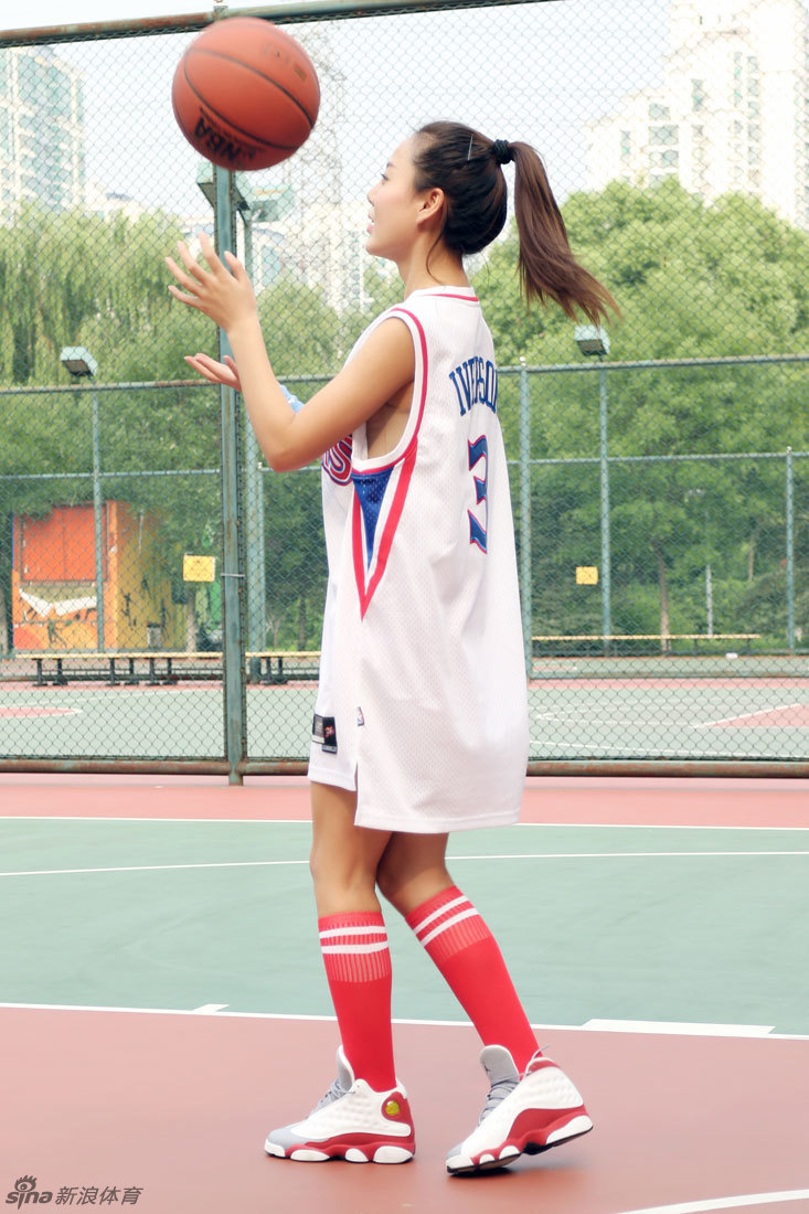 艾弗森女球迷球场写真